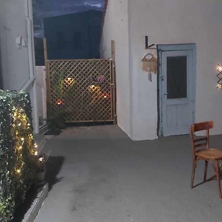 Kostas Studios Apartments - Ενοικιαζόμενα Δωμάτια Με Κουζινάκι Mírina Kültér fotó