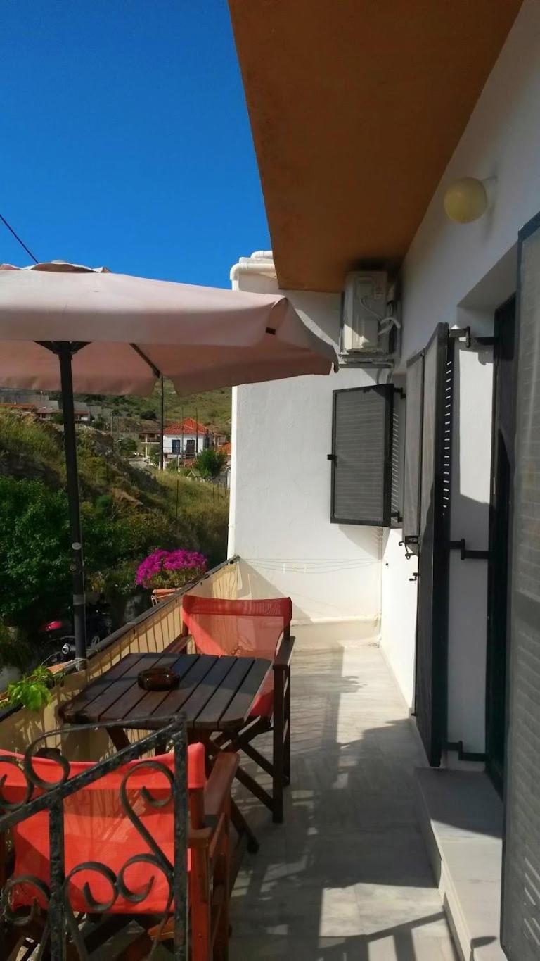 Kostas Studios Apartments - Ενοικιαζόμενα Δωμάτια Με Κουζινάκι Mírina Kültér fotó