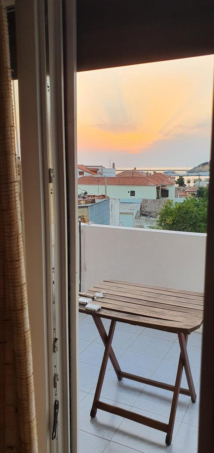 Kostas Studios Apartments - Ενοικιαζόμενα Δωμάτια Με Κουζινάκι Mírina Kültér fotó