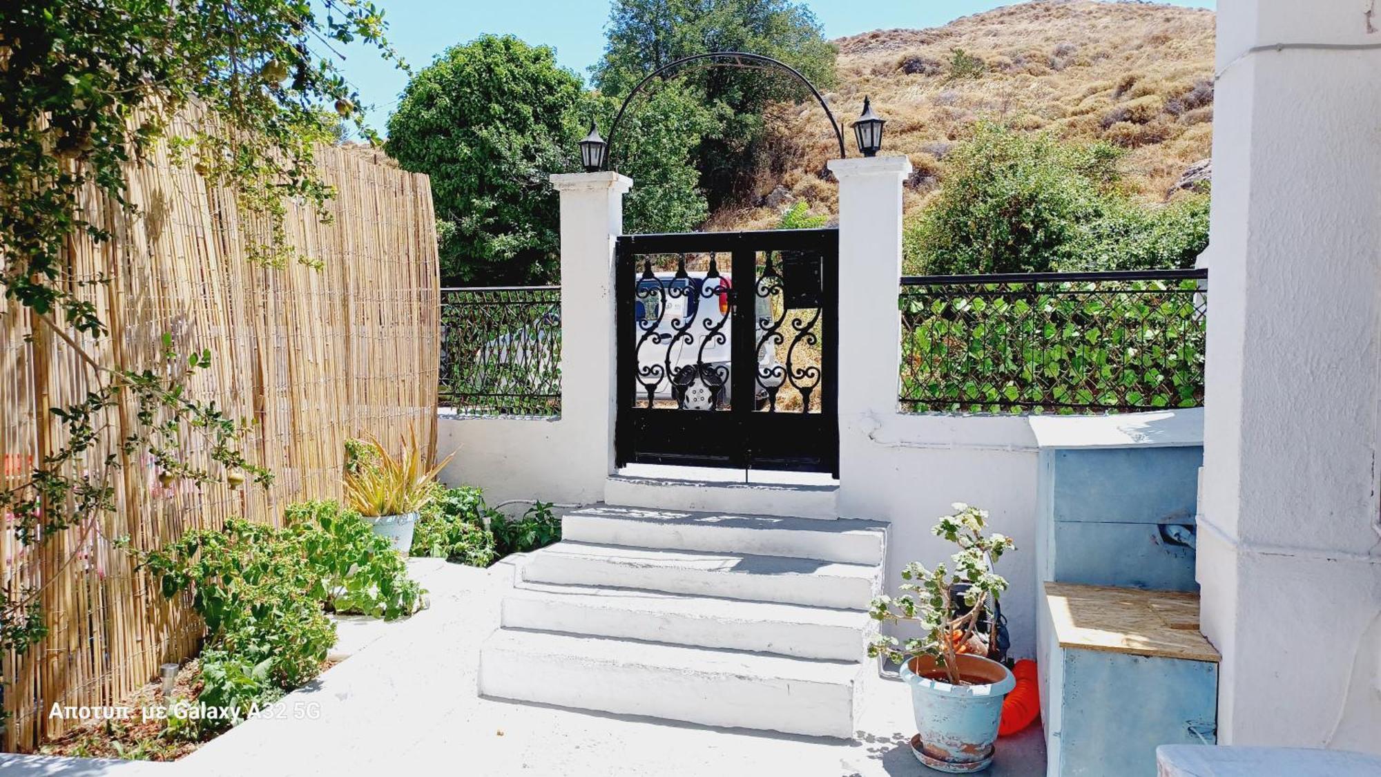 Kostas Studios Apartments - Ενοικιαζόμενα Δωμάτια Με Κουζινάκι Mírina Kültér fotó