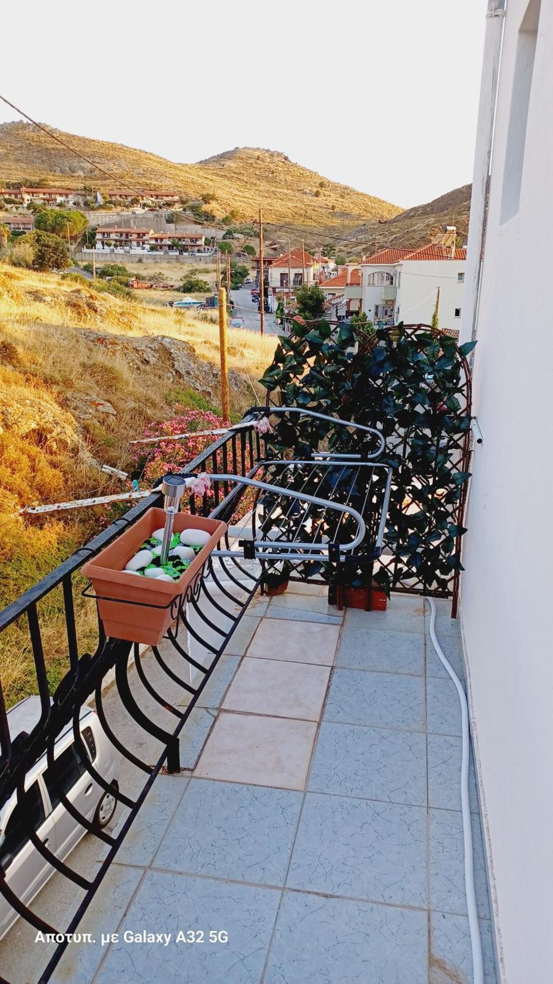 Kostas Studios Apartments - Ενοικιαζόμενα Δωμάτια Με Κουζινάκι Mírina Kültér fotó