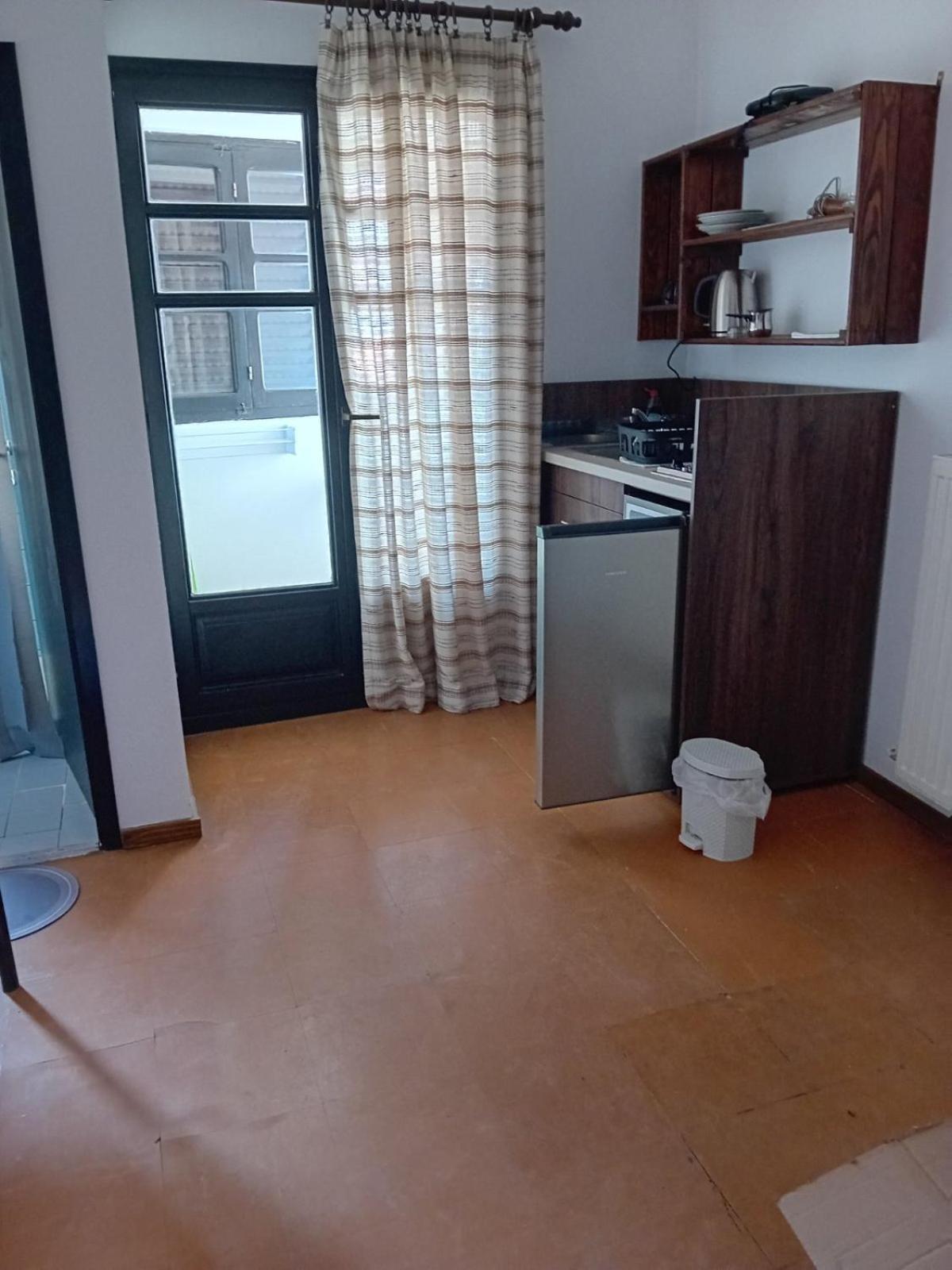 Kostas Studios Apartments - Ενοικιαζόμενα Δωμάτια Με Κουζινάκι Mírina Kültér fotó