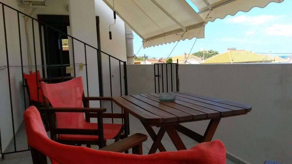 Kostas Studios Apartments - Ενοικιαζόμενα Δωμάτια Με Κουζινάκι Mírina Kültér fotó