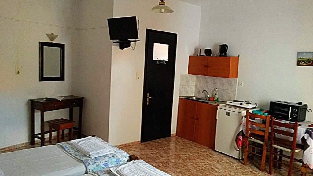 Kostas Studios Apartments - Ενοικιαζόμενα Δωμάτια Με Κουζινάκι Mírina Kültér fotó