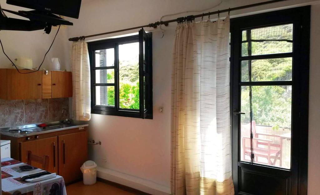 Kostas Studios Apartments - Ενοικιαζόμενα Δωμάτια Με Κουζινάκι Mírina Kültér fotó